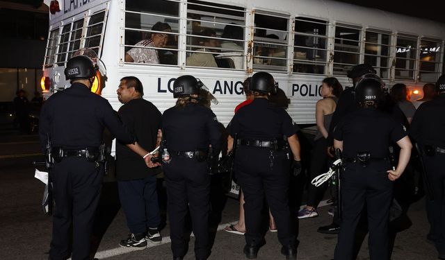 Sokaklar alev alev: 100 kişi gözaltına alındı