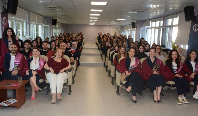 "Mesleki Yemin Töreni" ile mezunlar mesleğe uğurlandı
