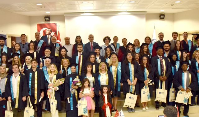 30 yıl sonra ESOGÜ Sosyal Bilimler Enstitüsü mezunlarını uğurladı