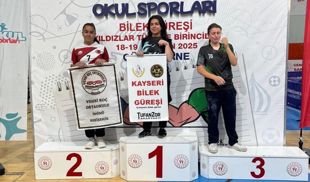 Eskişehirli öğrenci Türkiye ikincisi: Bilek güreşinde büyük gurur