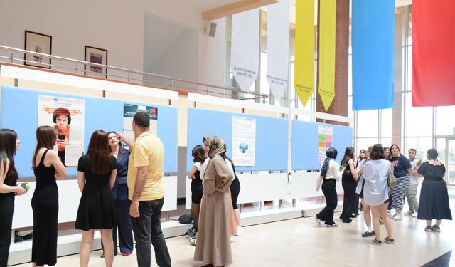 Anadolu Üniversitesi'nde Sosyal Hizmet öğrencilerinden bilimsel sunum