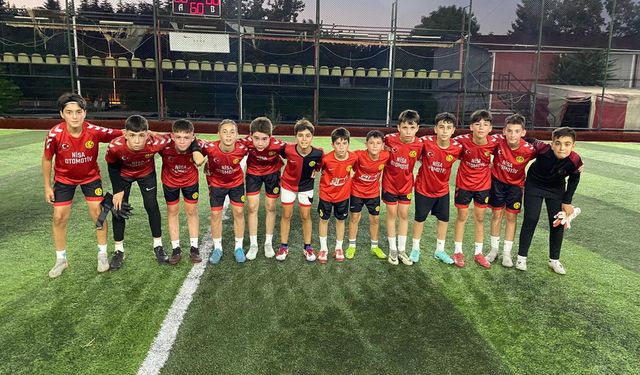 Minik Eskişehirsporlular top başı yaptılar