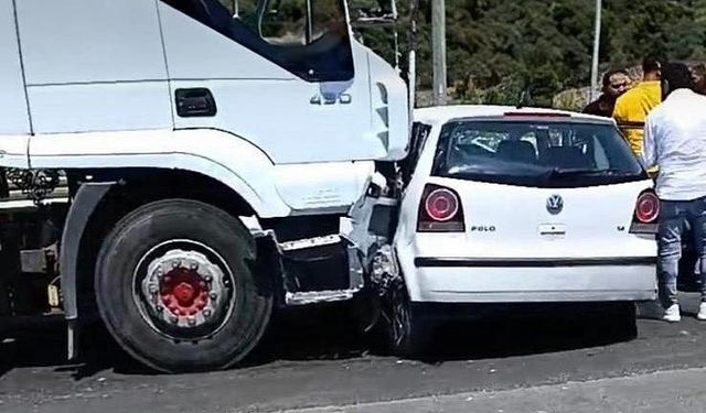 Eskişehir yolunda tır ile otomobil çarpıştı: 1'i ağır 3 yaralı