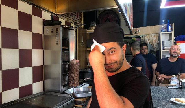 Döner ustalarının iki sıcak arasındaki zorlu mücadelesi