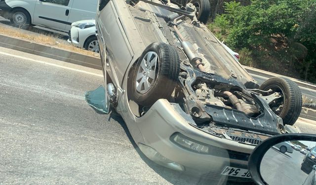 İki otomobil çarpıştı, 3 kişi yaralandı