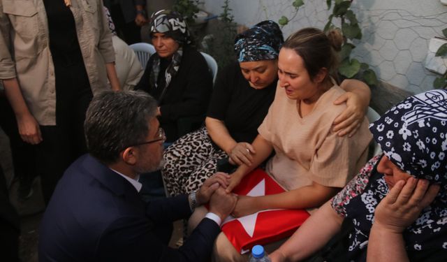 Bakan Yumaklı'dan şehit ailesine taziye ziyareti