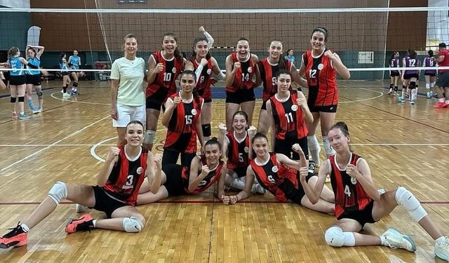 Eskişehir Kız Voleybol Takımı Türkiye yarı finallerinde