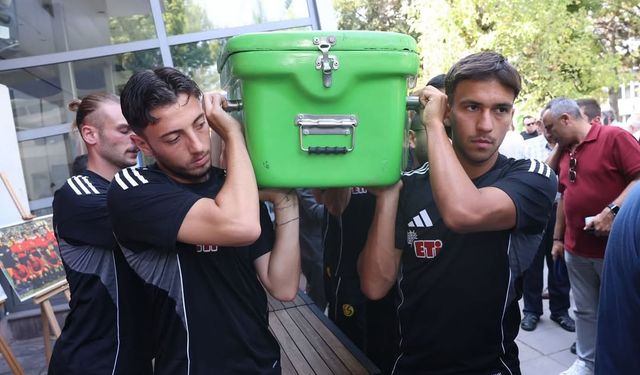 Efsane isim son yolculuğuna uğurlandı