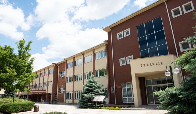 İİBF yarım asrı aşan tecrübesiyle başarılı mezunlar vermeye devam ediyor