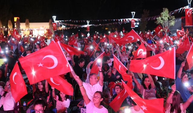 Odunpazarı Belediyesi 30 Ağustos Zafer Bayramı’nı açık hava sinemasıyla kutladı