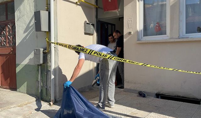 Eskişehir'de evinin önünde ölü bulundu