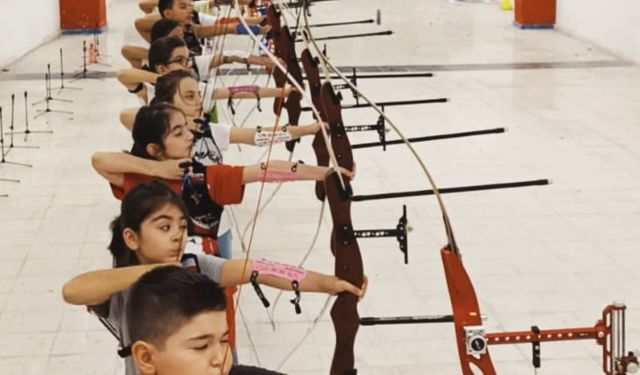 Eskişehirli sporcular okçuluk antrenmanlarına devam ediyor