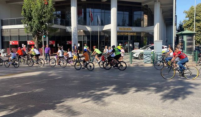 Zafer Bayramı'nı pedal çevirerek kutladılar