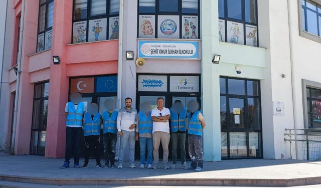 Kamu yararına çalışma yükümlüleri okulları boyayıp temizledi