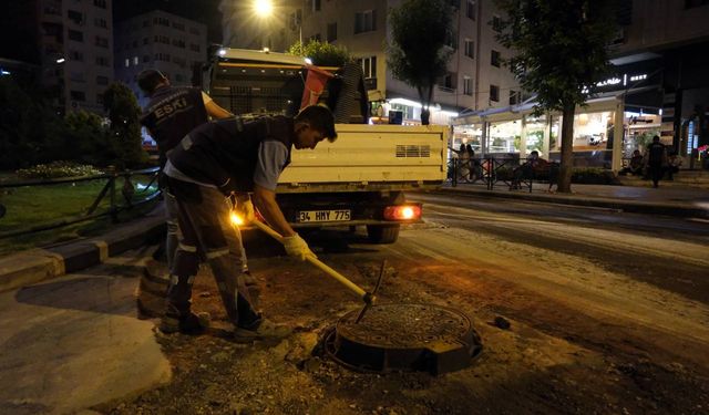ESKİ ekiplerinden gece bakım ve temizlik çalışması