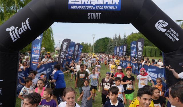 6. Uluslararası Eskişehir Yarı Maratonu'nda renkli görüntüler