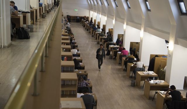 Anadolu Üniversitesi Kütüphanesi bilgiye açılan kapı olmayı sürdürüyor