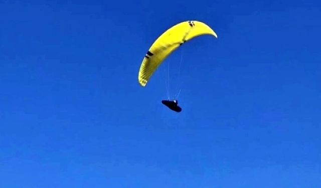 Paraşütle Sakarya'dan havalandı, Eskişehir'e indi