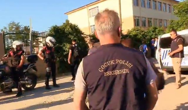 Polis ekiplerinin okul çevrelerinde denetimleri sürüyor