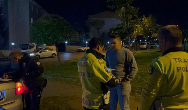 Annesinin aracı ile polisten kaçtı, yakayı ele verdi