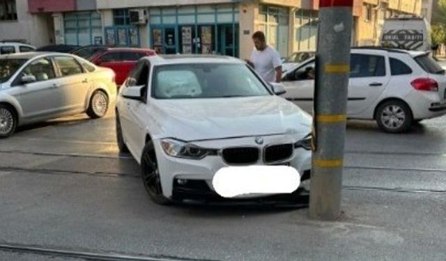 Trafik kazası tramvay seferlerini aksattı