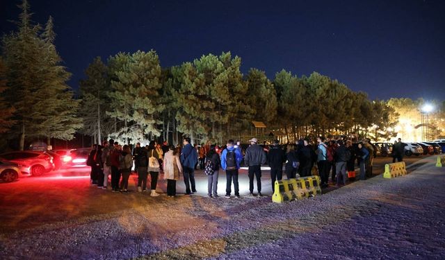 Doğada gece yürüyüşüyle sağlıklı yaşam vurgusu