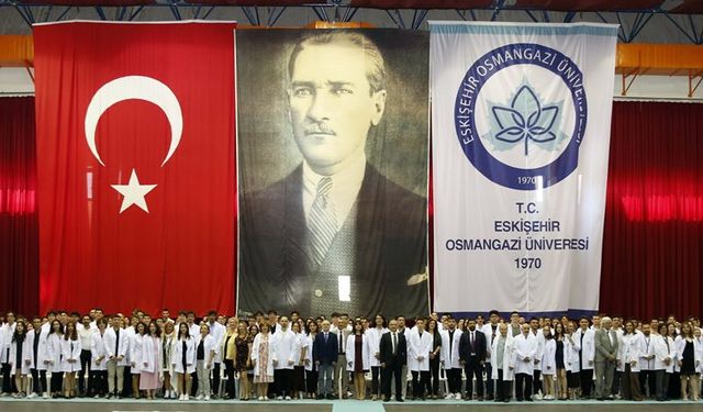 ESOGÜ Tıp Fakültesi'nin yeni öğrencileri beyaz önlüklerini giydi