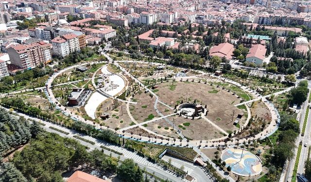 Bakımsız kalan Millet Bahçesi adeta çürümeye terk edildi