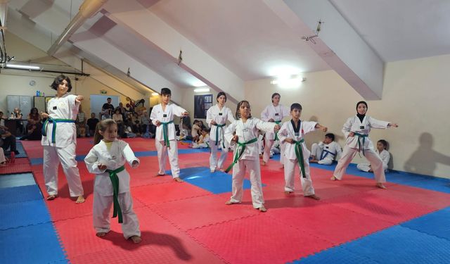 Porsuk Spor Salonu’nda taekwondo kuşak sınavı heyecanı