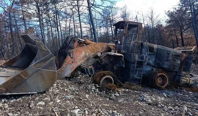10 şehidin verildiği yangında küle dönen kepçe kaldırıldı