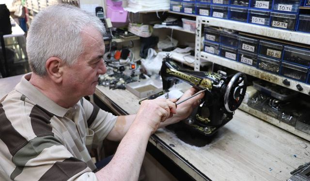 Eskişehir’de 40 yıldır dikiş makinelerine hayat veriyor
