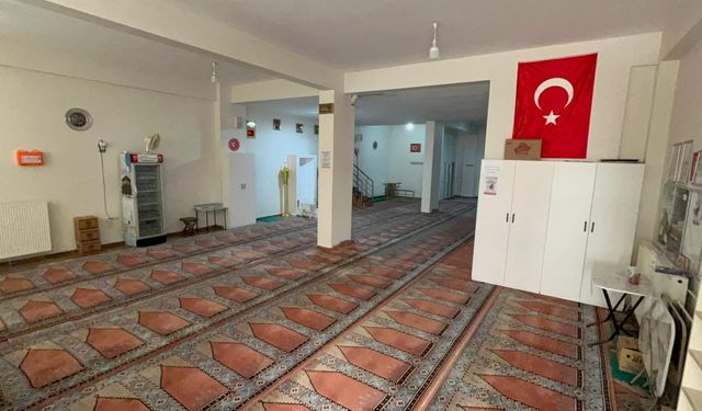 Fitness salonunu camiye çevirdiler