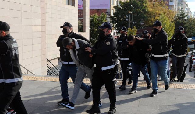 Eskişehir'de eş zamanlı narkotik operasyonu: 8 kişi tutuklandı
