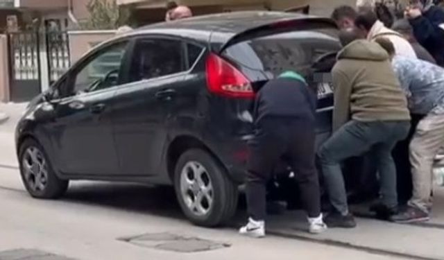 Otomobilin altında kalan 8 yaşındaki çocuk yaralandı!