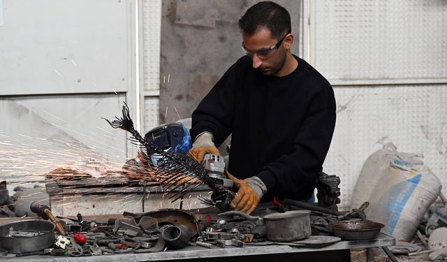 Eskişehirli genç sanatçı metalle hayat veriyor