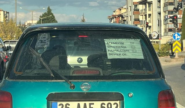 Acemi sürücünün arabasına astığı not dikkat çekiyor