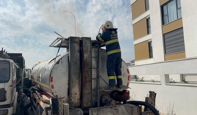 Zift tankerindeki yangın ekiplerce söndürüldü
