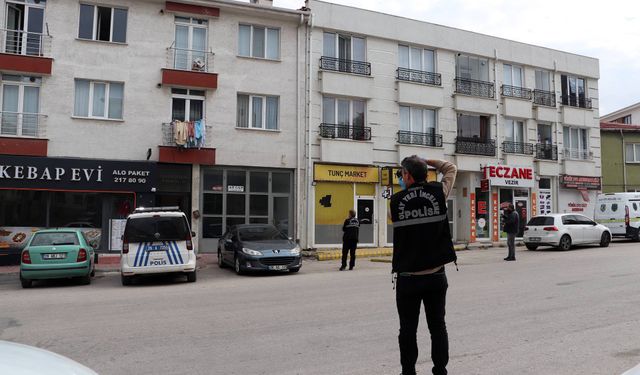 Eşinin yaşadığı daireye tüfekle ateş eden şahıs yakalandı!