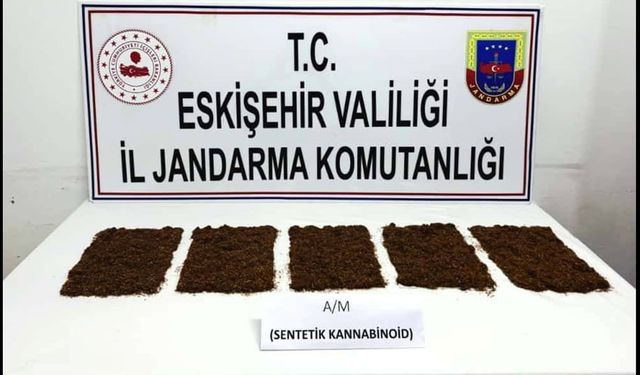 İlçeye uyuşturucu taşıyan 3 şahıs jandarma tarafından yakalandı