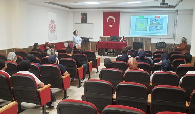 Yurt çalışanlarına hijyen eğitimi verildi