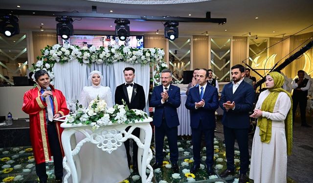 Vali Aksoy, dünyaevine giren polis çiftin mutluluğuna ortak oldu