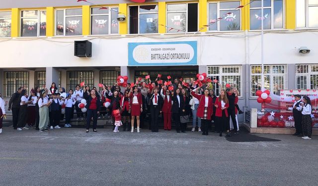 Battalgazi Ortaokulu'nda Cumhuriyet coşkusu