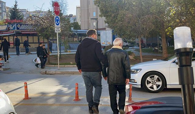 Arkadaşını bıçakladı, olay yerinde polisi bekledi