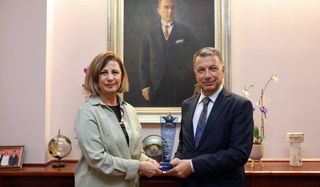 Başkan Ayşe Ünlüce’ye “Yılın Büyükşehir Belediye Başkanı” ödülü