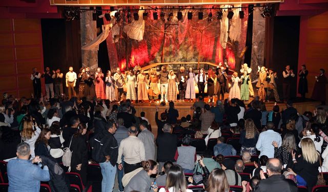 Cadı Kazanı seyirciyle buluştu