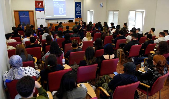 Anadolu Üniversitesi EMYO’da öğrenciler kariyer yolculuklarına hazırlandı