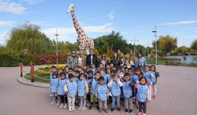 Minikler Hayvanat Bahçesi’nde unutulmaz bir gün geçirdi