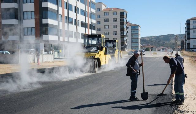 Sivrihisar’da sıcak asfalt çalışmaları sürüyor