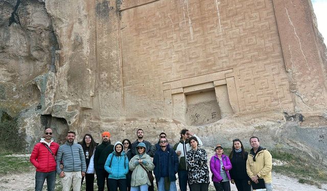 Turist rehberlerine yönelik arkeolojik sit alanlarına teknik gezi