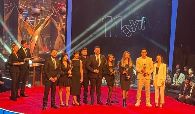 Anadolu Üniversitesi öğrencileri ödüllerle döndü